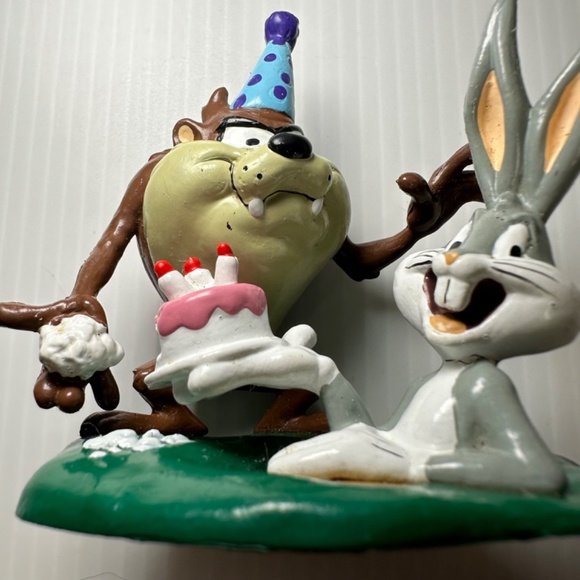 Vintage Tazmanian Devil Bugs Bunny 1995 Birthday Cake Topper Collectible Retired - Picture 5 of 6